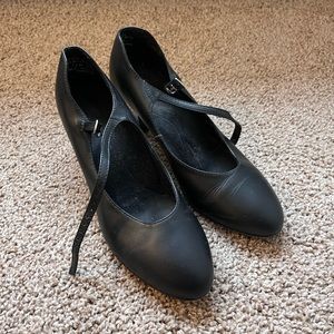 Character shoes 6 1/2 M